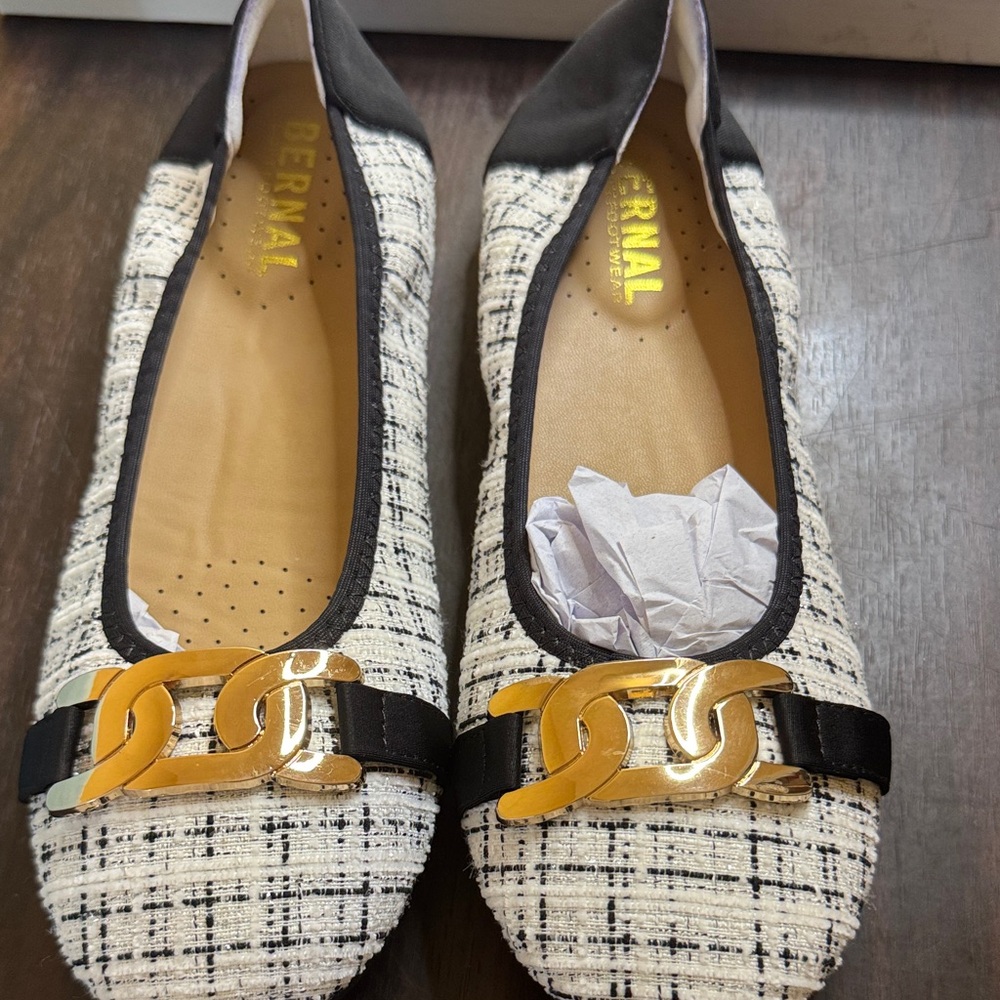 Bernal Soft Footwear Women's Black and White Flats